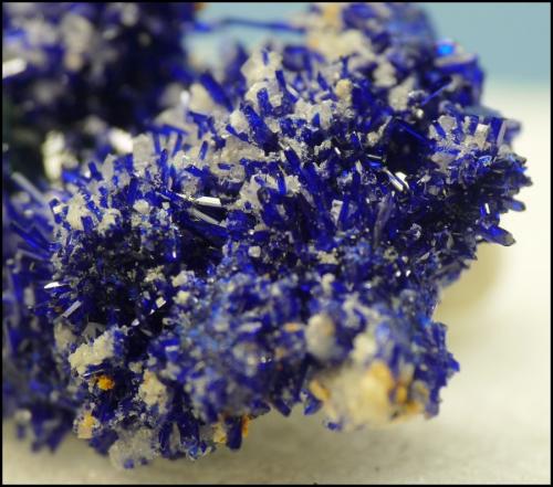 Azurite, Calcite, Malachite<br />Mina Tsumeb, Tsumeb, Región Otjikoto, Namibia<br />28 x 18 x 12mm<br /> (Author: Pierre Joubert)