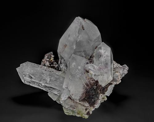 Quartz, Axinite-(Fe)<br />Embalse New Melones, Jamestown, Condado Calaveras, California, USA<br />8.8 x 8.0 cm<br /> (Author: am mizunaka)