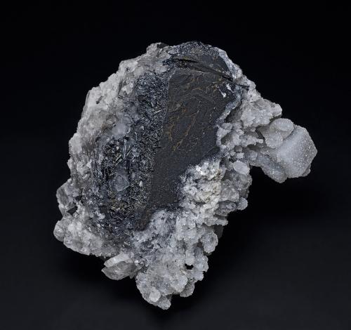 Barite, Quartz, Stibnite<br />Mina Murray, Distrito Independence Mountains, Condado Elko, Nevada, USA<br />7.6 x 6.4 cm<br /> (Author: am mizunaka)