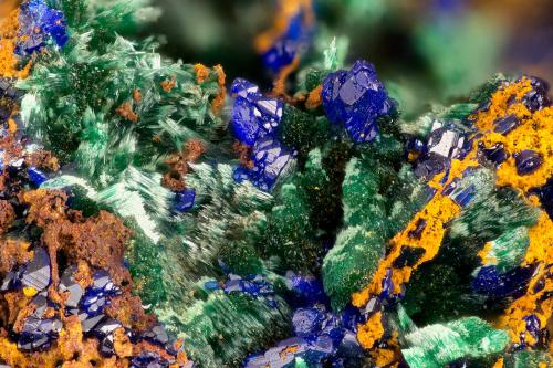 Azurite, Malachite<br />Grupo minero Silver Hill, Distrito Waterman, Montes Waterman, Condado Pima, Arizona, USA<br />FOV = 3.3 mm<br /> (Author: Doug)