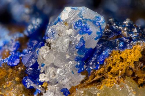 Cerussite, Linarite<br />Mina Ward, Distrito Ward, Condado White Pine, Nevada, USA<br />FOV = 3.5mm<br /> (Author: Doug)