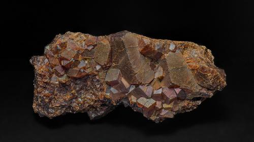 Andradite<br />Mina Kohse, Tenkawa, Yoshino-gun, Prefectura Nara, Región Kinki, Isla Honshu, Japón<br />9.8 x 4.8 cm<br /> (Author: am mizunaka)