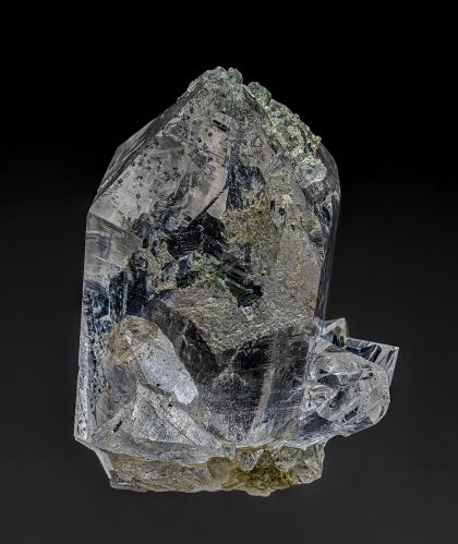 Quartz, Anatase<br />Distrito Kullu, Himachal Pradesh, India<br />10.6 x 5.5 cm<br /> (Author: am mizunaka)