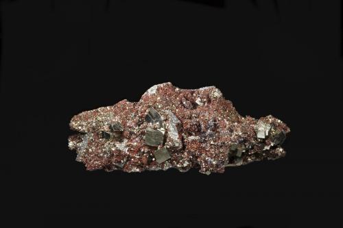 Pirita, Hematites<br />Daye, Prefectura Huangshi, Provincia Hubei, China<br />19,8 x 8,4 cm.<br /> (Autor: Xavier Bordas)