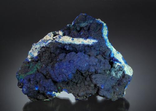 Azurite<br />Mina United Verde Mine, Jerome, Distrito Verde, Black Hills, Condado Yavapai, Arizona, USA<br />9.1 x 12.0 cm<br /> (Author: Michael Shaw)