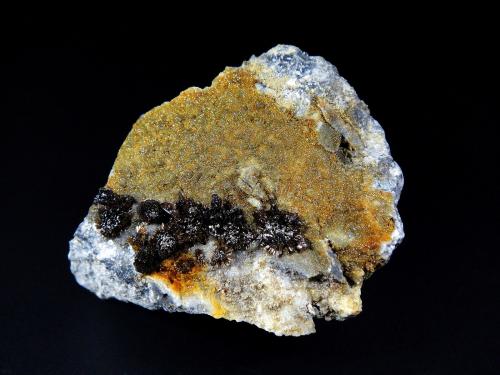 Vanadinita<br />Mina El Centenillo, Cortijo del Humo, Cerro de las Minas, Albuñuelas, Comarca Valle de Lecrín, Granada, Andalucía, España<br />4 x 4 cm.<br /> (Autor: Antonio P. López)