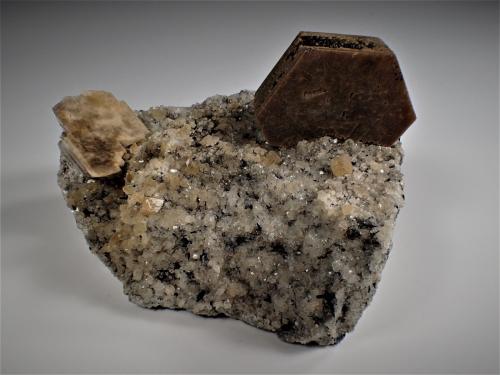 Bastnäsite-(Ce), Parisite, Riebeckite, Quartz<br />Monte Zagi, Hameed Abad Kafoor Dheri, Peshawar, Jaiber Pastunjuá, Paquistán<br />100 mm x 70 mm x 60 mm<br /> (Author: Don Lum)