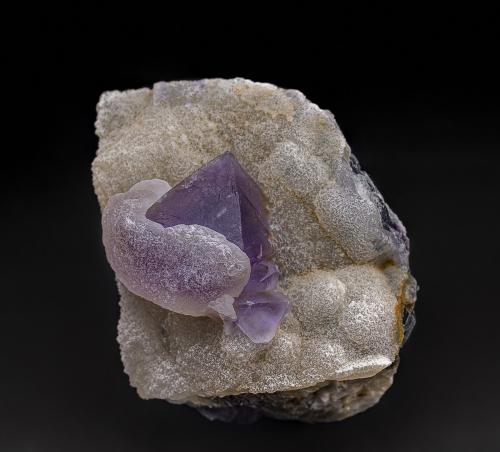 Fluorite<br />Depósito Huraiskoye (Hurayskoye), Distrito Jidinskiy, República de Buriatia, Zabaykalsky Krai, Rusia<br />6.4 x 5.0 cm<br /> (Author: am mizunaka)