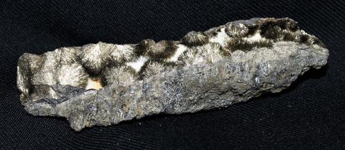 Millerite<br />Mina Thompson (explotación a cielo abierto Thompson), Thompson, Región Winnipeg Capital, Manitoba, Canadá<br />9x2x2 cm<br /> (Author: Joseph DOliveira)