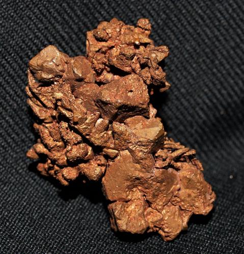 Copper<br />Mina Onganja (Emke), Granja Helen 235, zona minera Onganja, Seeis, Distrito Windhoek, Región Khomas, Namibia<br />4x2.5x2 cm<br /> (Author: Joseph DOliveira)