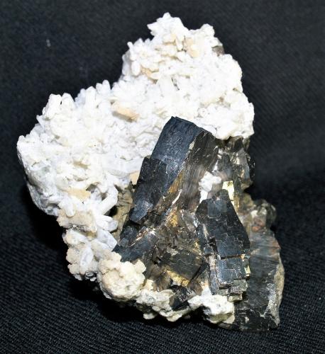 Arsenopyrite<br />Dalnegorsk, Distrito urbano Dalnegorsk, Primorsky Krai, Rusia<br />5x8x6 cm<br /> (Author: Joseph DOliveira)