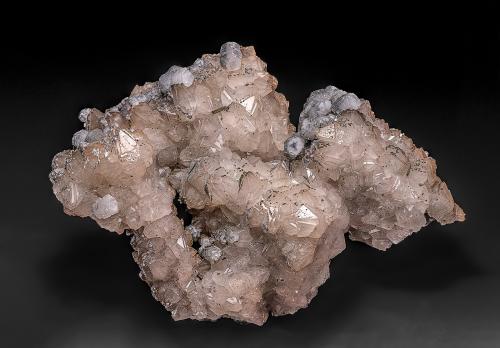 Quartz, Calcite, Pyrite<br />El Hammam, Ait Mimoune, Provincia Khémisset, Región Rabat-Salé-Kénitra, Marruecos<br />20.5 x 14.3 cm<br /> (Author: am mizunaka)