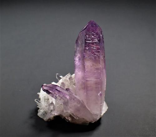 Quartz (variety amethyst)<br />Piedra Parada (Las Vigas), Municipio Tatatila, Veracruz (Veracruz de Ignacio de la Llave), México<br />45 mm x 30 mm x 30 mm<br /> (Author: Don Lum)