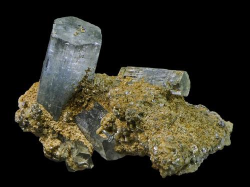 Beryl (variety aquamarine) with Muscovite<br />Bergsig Farm 167 (Hohenstein), Omaruru, Región Erongo, Namibia<br />30 x 20 x 20 mm<br /> (Author: Rob Schnerr)