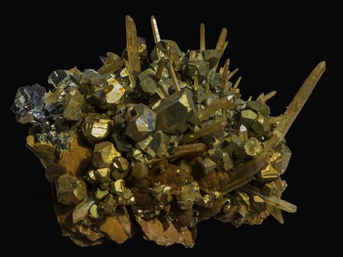 Quartz with Pyrite, Siderite and Bournonite<br />Mina Mésage, Saint-Pierre-de-Mésage, Vizille, Grenoble, Isère, Auvergne-Rhône-Alpes, Francia<br />70 x 60 x 40 mm<br /> (Author: Rob Schnerr)