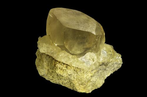 Calcite<br />Cantera La Sambre, Landelies, Montigny-le-Tilleul, Provincia Hainaut, Región Valona, Bélgica<br />40 x 34 x 25 mm<br /> (Author: Rob Schnerr)