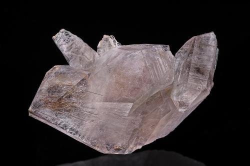 Quartz, Rutile<br />Condado El Dorado, California, USA<br />5.5 x 4.0 cm<br /> (Author: am mizunaka)