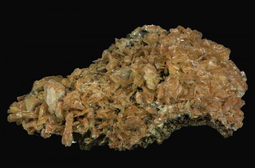 Baryte, Realgar<br />Mina Baia Sprie, Baia Sprie, Maramures, Rumanía<br />95 x 70 x 25 mm<br /> (Author: Rob Schnerr)