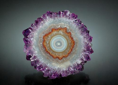 Quartz (variety amethyst)<br />Departamento Artigas, Uruguay<br />5.2 cm<br /> (Author: michael shaw)