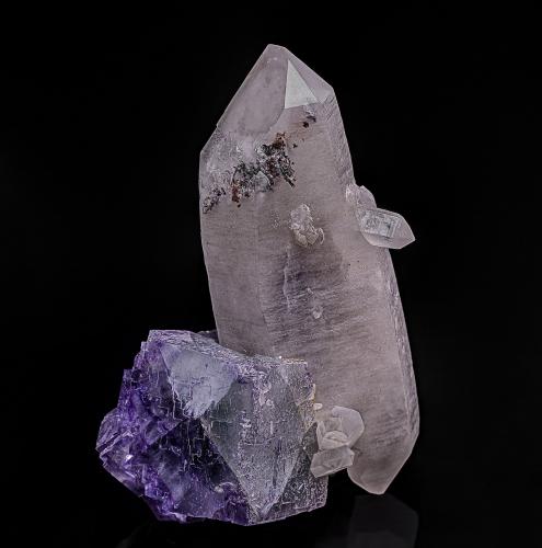 Quartz, Fluorite, Bournonite<br />Mina Yaogangxian, Yizhang, Prefectura Chenzhou, Provincia Hunan, China<br />8.5 x 5.7 cm<br /> (Author: am mizunaka)