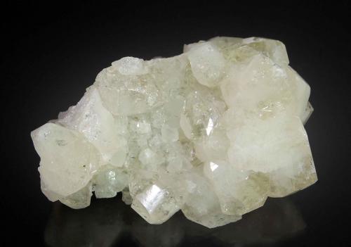 Datolite<br />Cantera Prospect Park, Prospect Park, Condado Passaic, New Jersey, USA<br />4.5 cm x 7.1 cm<br /> (Author: Michael Shaw)