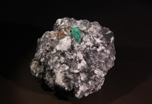 Beryl (variety emerald), Parisite and Calcite<br />Muzo (distrito minero), Cinturón Esmeraldífero Occidental, Departamento Boyacá, Colombia<br />45mm x 42mm x 36mm<br /> (Author: Firmo Espinar)