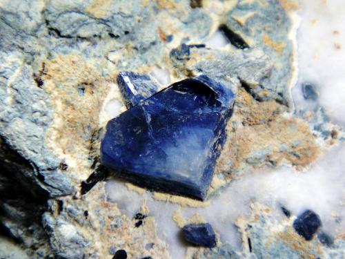 Benitoita<br />Mina California State Gem (Benitoite Gem Mine), Zona San Benito River headwaters, Pico Santa Rita, Distrito New Idria, Condado San Benito, California, USA<br />Cristal de 13 mm.<br /> (Autor: Antonio P. López)