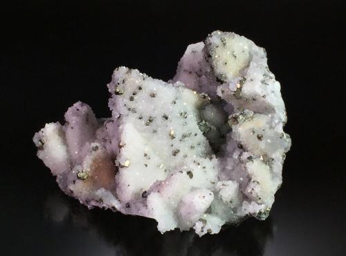 Quartz pseudomorph after Calcite<br />Mina Boldut, zona minera Cavnic, Cavnic, Maramures, Rumanía<br />7.5 cm x 9.0 cm<br /> (Author: Michael Shaw)