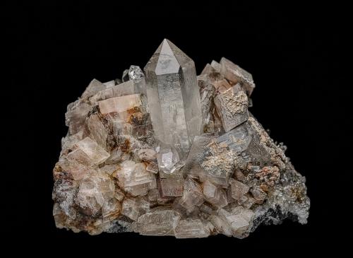 Quartz, Calcite<br />Propiedad Dafoe, filón #1, Pierrepont, Condado St. Lawrence, New York, USA<br />9.6 cm x 7.1 cm<br /> (Author: am mizunaka)