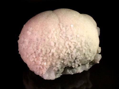 Calcite<br />Mina Boldut, zona minera Cavnic, Cavnic, Maramures, Rumanía<br />8.5 cm x 11.0 cm x 15.0 cm<br /> (Author: Michael Shaw)