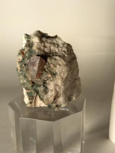 Titanite<br />Canteras Cadarese, Canteras Premia gneiss, Premia, Antigorio Valley, Valle Ossola, Provincia Verbano-Cusio-Ossola, Piamonte (Piemonte), Italia<br />38,5 x 30,5 mm<br /> (Author: Sante Celiberti)