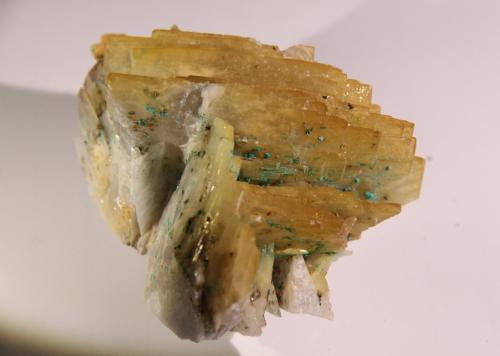 Baryte, Malachite<br />Mina Nieves, Monte Dobra, Viérnoles, Torrelavega, Comarca Besaya, Cantabria, España<br />68mm x 52mm x 65mm<br /> (Author: Firmo Espinar)