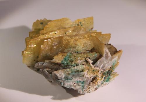 Baryte, Malachite<br />Mina Nieves, Monte Dobra, Viérnoles, Torrelavega, Comarca Besaya, Cantabria, España<br />68mm x 52mm x 65mm<br /> (Author: Firmo Espinar)