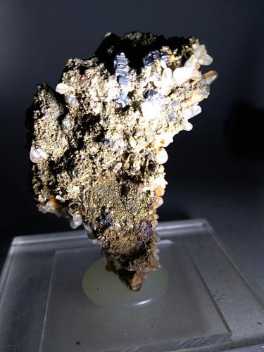 Bournonite, Pyrite, Calcite, Siderite<br />Mina Brosso, Cálea, Léssolo, Distrito Canavese, Provincia Ciudad metropolitana de Turín, Piamonte (Piemonte), Italia<br />62 x 49 mm<br /> (Author: Sante Celiberti)