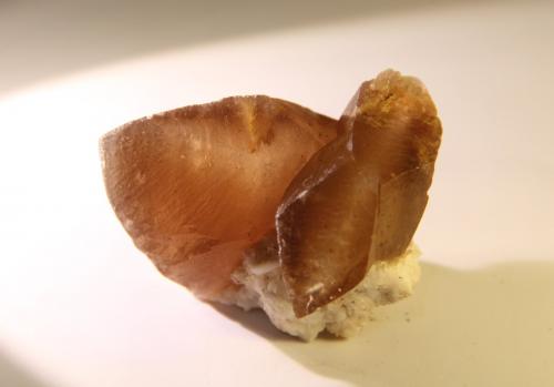 Calcite<br />Cantera Candesa, Alto de Verdenueva, Camargo, Comarca Santander, Cantabria, España<br />43mm x 58mm x 37mm<br /> (Author: Firmo Espinar)