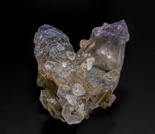 Quartz, Calcite, Muscovite, Pyrite<br />Hiddenite, Condado Alexander, North Carolina, USA<br />9.5 x 7.7 cm<br /> (Author: am mizunaka)