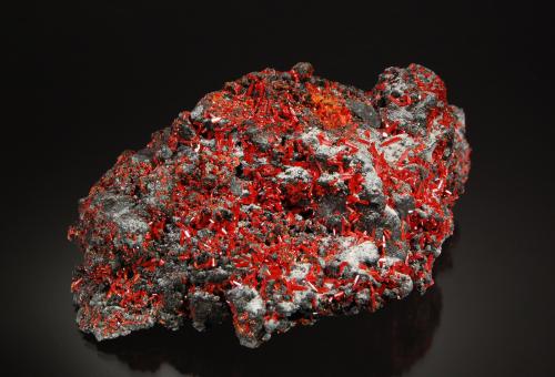 Realgar<br />Mina Baia Sprie, Baia Sprie, Maramures, Rumanía<br />6.5 x 11.0 cm<br /> (Author: Michael Shaw)