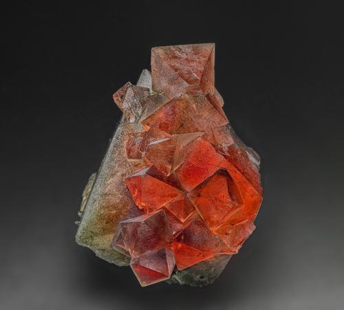 Fluorite<br />Zona minera Huanggang, Hexigten Banner (Kèshíkèténg Qí), Chifeng (Ulanhad), Región Autónoma Mongolia Interior, China<br />7.1 x 6.4 cm<br /> (Author: am mizunaka)