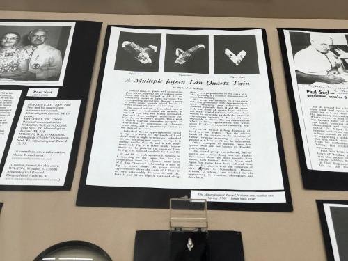 Article in an exhibit at the 2020 Tucson Gem and Mineral Show. (Author: am mizunaka)