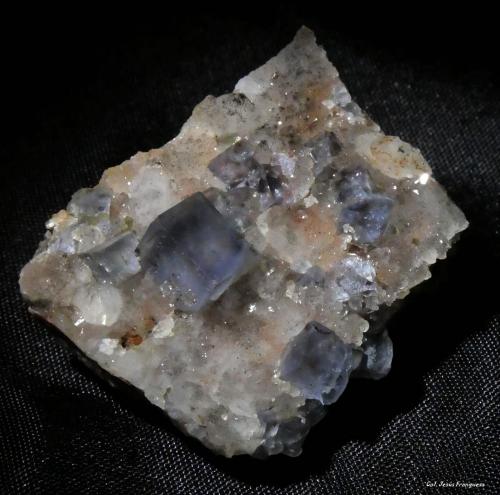 Fluorita y Cuarzo.<br />Mina Matagalls (Minas de Sant Marçal), Sant Marçal, Viladrau, Comarca Osona, Gerona / Girona, Cataluña / Catalunya, España<br />35x30 mm.<br /> (Autor: Jesus Franquesa Baucells)