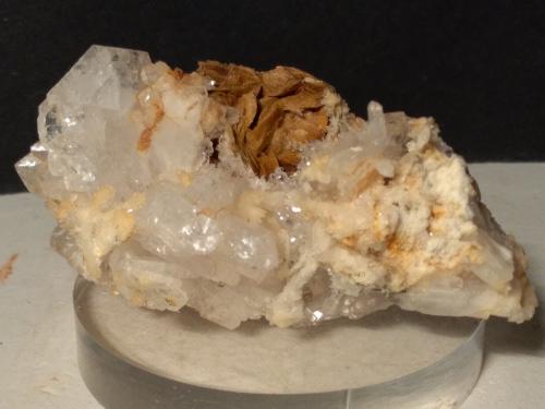 Baryte, Siderite<br />Mina Brosso, Cálea, Léssolo, Distrito Canavese, Provincia Ciudad metropolitana de Turín, Piamonte (Piemonte), Italia<br />74,5 x 39,4 mm<br /> (Author: Sante Celiberti)