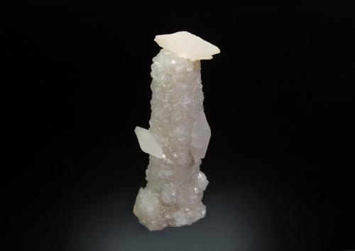 Calcite on quartz<br />Zona minera Cavnic, Cavnic, Maramures, Rumanía<br />2.2 cm x 5.7 cm.<br /> (Author: Michael Shaw)