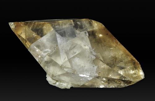 Calcite<br />Mina Elmwood, Carthage, Distrito Central Tennessee Ba-F-Pb-Zn, Condado Smith, Tennessee, USA<br />85 x 50 x 40 mm<br /> (Author: Rob Schnerr)