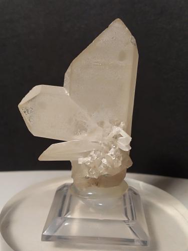 Quartz (variety japan law twin)<br />Glaciar Miage, Valle Veny, Macizo Monte Bianco (Macizo Mont Blanc), Courmayeur, Valle de Aosta (Val d'Aosta), Italia<br />52 x 33 mm<br /> (Author: Sante Celiberti)