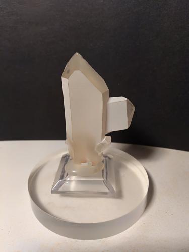 Quartz (variety japan law twin)<br />Glaciar Miage, Valle Veny, Macizo Monte Bianco (Macizo Mont Blanc), Courmayeur, Valle de Aosta (Val d'Aosta), Italia<br />52 x 33 mm<br /> (Author: Sante Celiberti)