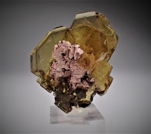 Barite, Dolomite<br />Cerro Warihuyn, Puños, Distrito Miraflores, Provincia Huamalíes, Departamento Huánuco, Perú<br />40 mm x 36 mm x 17 mm<br /> (Author: Don Lum)