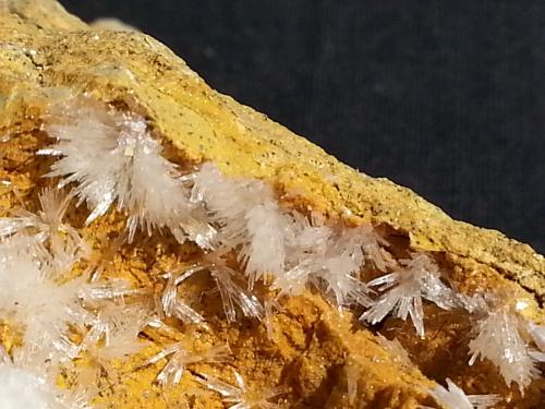 Aragonite<br />Grissianer Graben, Grissiano, Nalles (Nals), Provincia autónoma Tirol del Sur, Trentino-Alto Adige (Trentino-Südtirol), Italia<br />9 x 7 cm<br /> (Author: Volkmar Stingl)