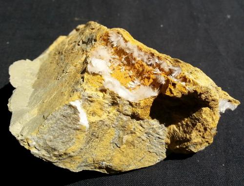 Aragonite<br />Grissianer Graben, Grissiano, Nalles (Nals), Provincia autónoma Tirol del Sur, Trentino-Alto Adige (Trentino-Südtirol), Italia<br />9 x 7 cm<br /> (Author: Volkmar Stingl)