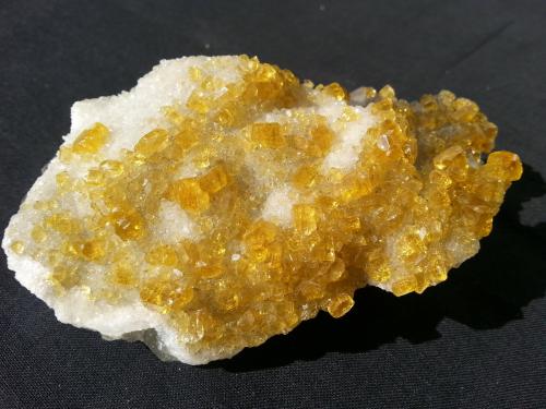 Baryte on Quartz and Fluorite<br />Mina Xiefang, Ruijin, Prefectura Ganzhou, Provincia Jiangxi, China<br />10 x 6 cm<br /> (Author: Volkmar Stingl)