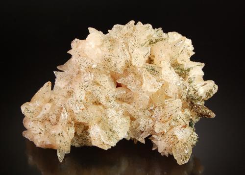 Calcite<br />Mina Spivey, Sub-Distrito Harris Creek, Condado Hardin, Illinois, USA<br />6.6 cm x 7.9 cm x 10.1 cm.<br /> (Author: Michael Shaw)